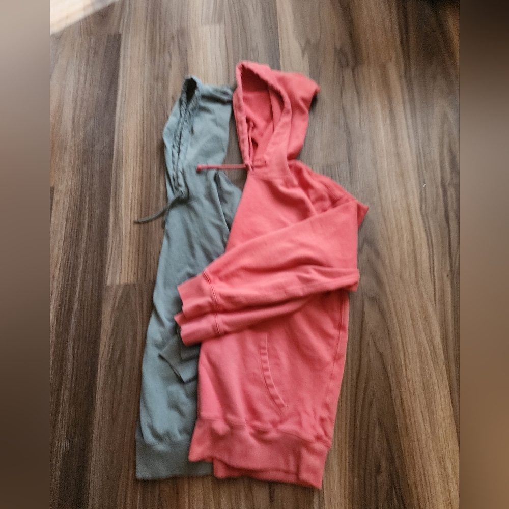 (2) Men's XL J. Crew sweatshirts. Excellent condition.